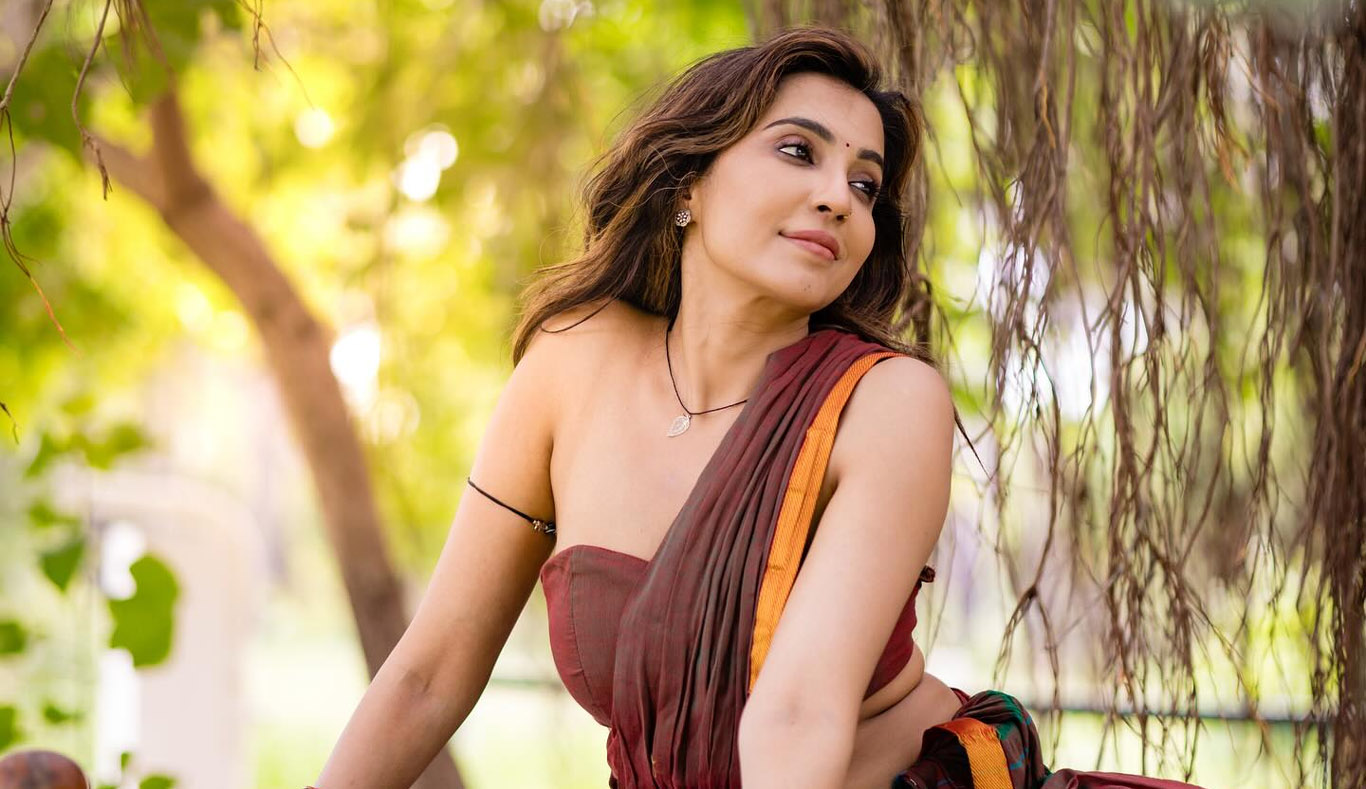 Parvati Nair Wallpapers