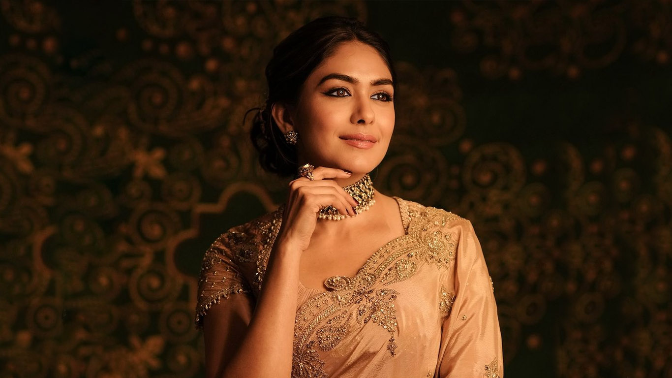 Mrunal Thakur Wallpapers