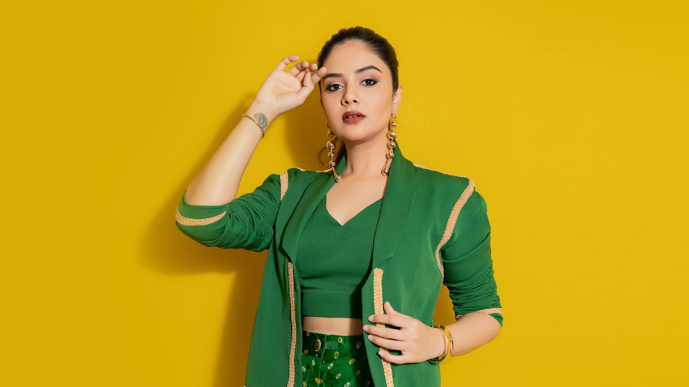 Sreemukhi Wallpapers
