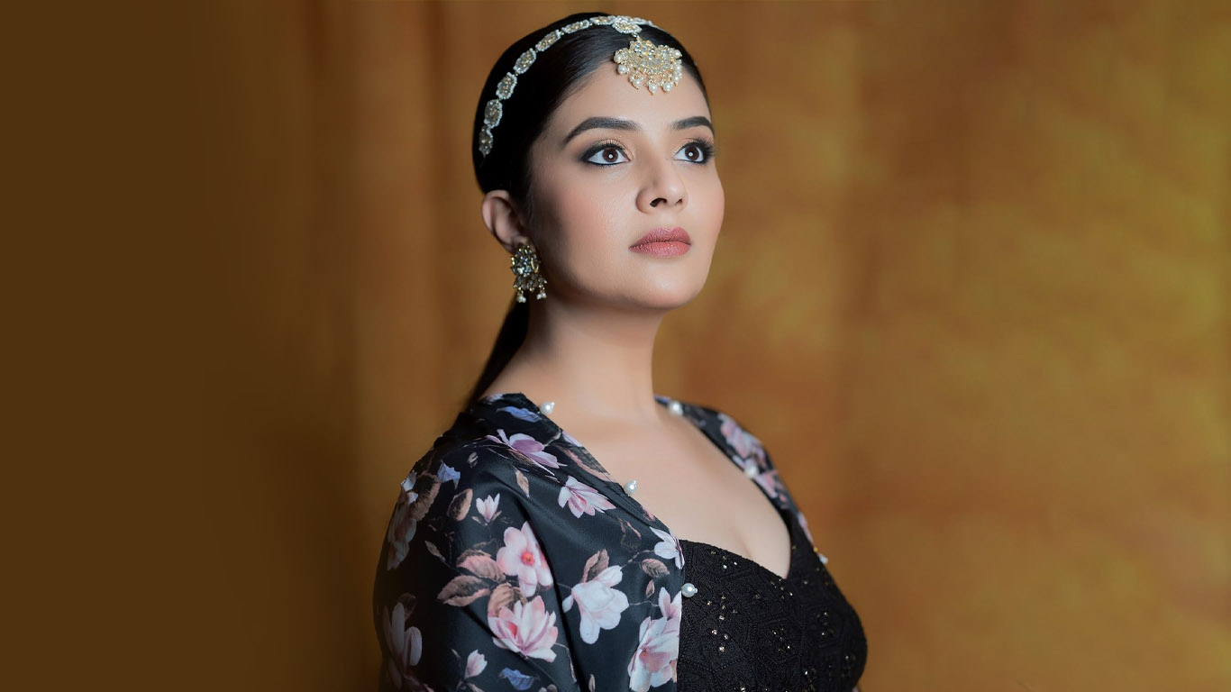 Sreemukhi Wallpapers