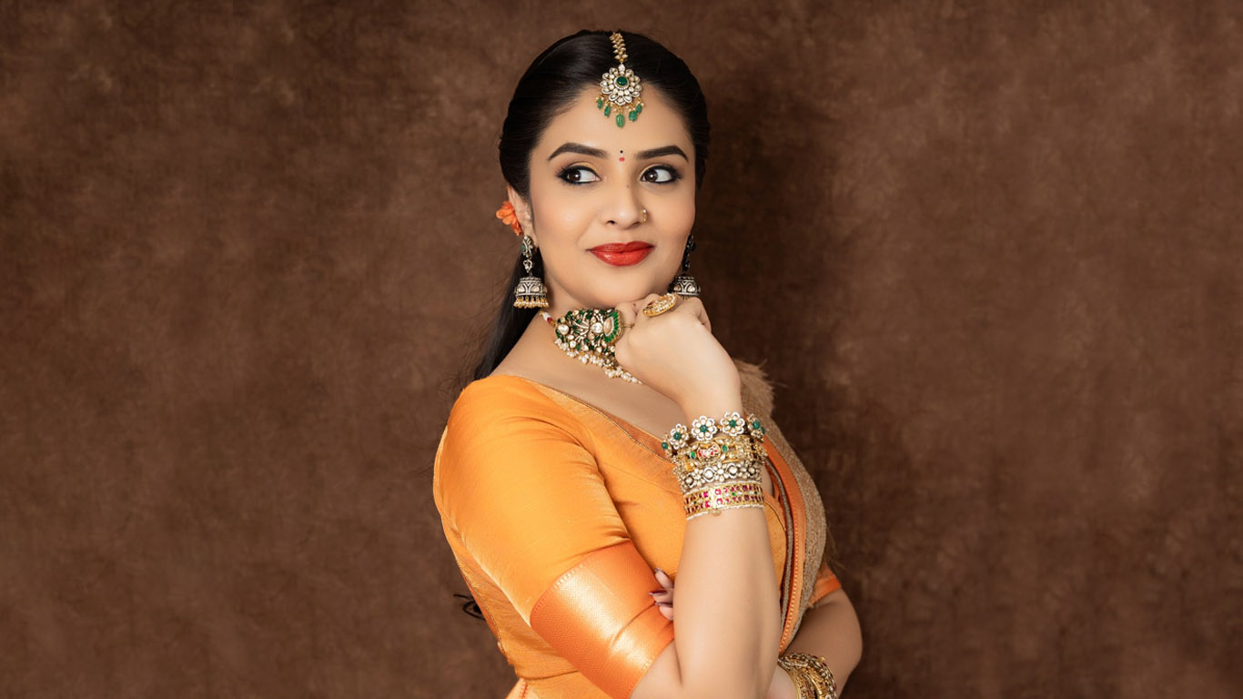 Sreemukhi Wallpapers