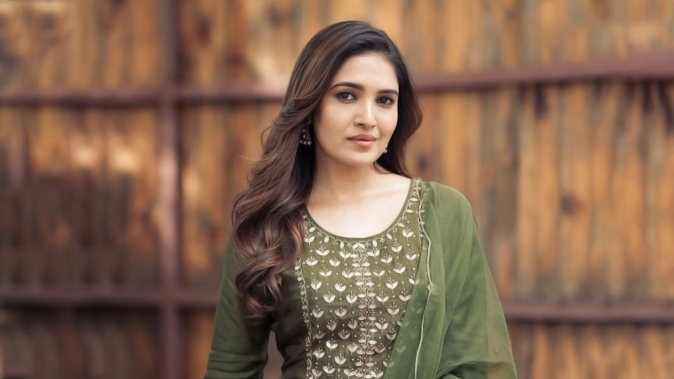 Vani Bhojan Wallpapers