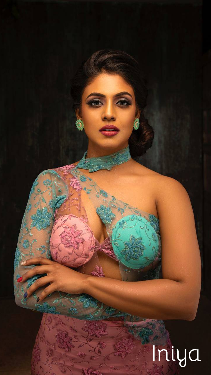 Iniya hot pics