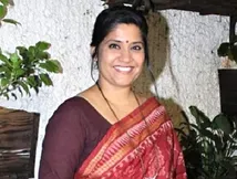 Renuka Shahane Gets Candid About Being Shah Rukh Khan’s First Heroine, Falling In Love With Ashutosh Rana     