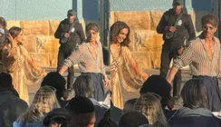 Deepika Padukone Flaunts Pregnancy Glow As She Shoots King With Shah Rukh Khan In Cape Town - LEAKED Pics