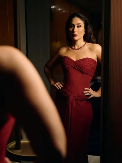 Kareena Kapoor Channels Pretty Woman in Vintage Red Vicky Tiel Gown |  Kareena Kapoor's Red Carpet Look Inspired by 1987 Julia Roberts Vicky Tiel  Gown Goes Viral - Filmibeat
