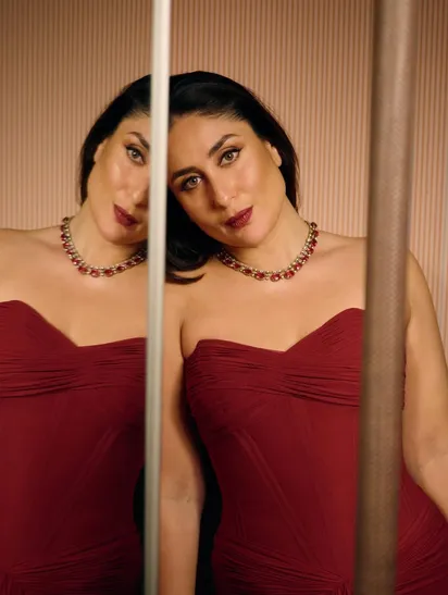 Kareena Kapoor Channels Pretty Woman in Vintage Red Vicky Tiel Gown |  Kareena Kapoor's Red Carpet Look Inspired by 1987 Julia Roberts Vicky Tiel  Gown Goes Viral - Filmibeat