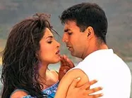Akshay meets Priyanka after four years!