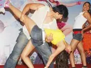 Muskurake Dekh Zara music review