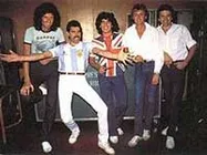 Queen to quit longtime label EMI