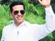 Akshay takes a bicycle ride to promote Khatta Meetha