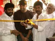 Bala, Aarya inaugurate RK's Vaanga Saappidalam