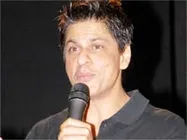 Shahrukh reluctant to play a fading superstar!