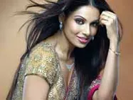 Bipasha gets too close to Pearl Harbour star