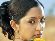 Niveditha defends kissing scene in Markandeyan!
