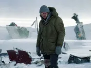 Liam Neeson attacked by a pack of wolves in The Grey trailer