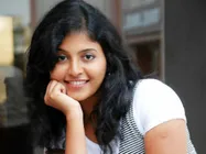 Anjali turns brave for Vikram's Karikalan