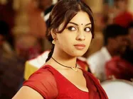 Osthi girl Richa fumes, leaves hotel for her beau!