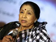 Asha Bhosle slaps legal notice against actress Sadhana