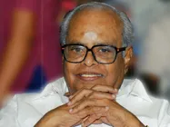 K Balachander praises Thillu Mullu