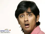 Siddharth cornered by media yet again