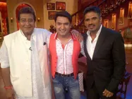 Vinod Khanna And Suniel Shetty Grace Comedy Nights With Kapil Stage