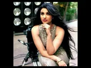 Parineeti Chopra Clarifies Her Statement On Khans!