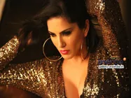 Sunny Leone To Sizzle With 'Pink Lips' For Hate Story 2!