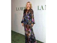 Kate Hudson's Wardrobe Malfunction At La Mer Event, Posts Selfies