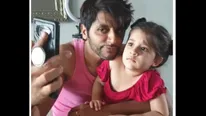 Karanvir Bohra's Daughter Asks Him Angrily, 'Why Did You Hit Mom?'; Makes Him Apologise To His Wife 