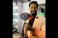 Aari Arjuna Bags Bigg Boss Tamil 4 Trophy!