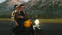 Fighter: Netizens Hail Heart-Pounding Anthem 'Heer Aasmani' Hrithik-Deepika Starrer; Says, 'What A Banger'!