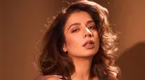 Crowd Sings Along As Jasmine Sandlas Gets Emotional During Jaiye Sajana Performance