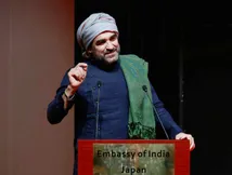 टोक्यो की इंडियन एंबेसी में छाए पंकज त्रिपाठी, फैमिली के साथ वायरल हो रहीं हैं तस्वीरें