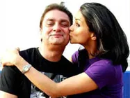    'गुल को चूमने के लिए सिगरेट छोड़ी'