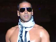 चार फ्लाप, अक्षय की कीमत गिरी