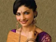 साड़ी सम्‍हाल नहीं पाई प्राची देसाई