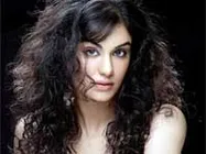 अदा शर्मा के प्रेम में आदित्‍य नारायण