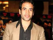 तुषार ने हनीमून सुइट बुक किया!