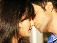 'किस' से नहीं 'किसिंग क्वीन' से परेशानी : नेहा शर्मा