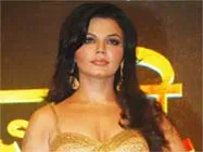 राखी सावंत के दोनों हाथों में लडडू 