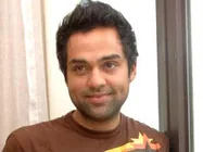 अभय बने ईशा के ट्रेनर 