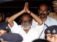 घर लौटा रोबोट,  एयरपोर्ट पर जमकर हुआ स्वागत 