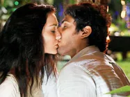 खुद को रोक ना सके एमी-प्रतीक कर लिया...