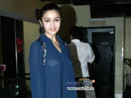 आलिया का ट्रांसपेरेंट टॉप और गॉसिप 