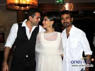 रांझना की सक्सेस पार्टी में सोनम-अभय ने किया किस