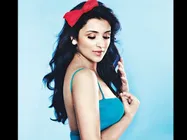 देखें श्रृद्धा, आलिया और परिणिती की स्टाइलिश बेल्ट और हेयरबैंड