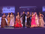 यश चोपड़ा के जन्मदिन पर उनकी सभी हिरोइनों संग शाहरुख ने किया रैंप वॉक