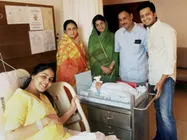 तो देखिए मम्मी, पापा के साथ 'जूनियर देशमुख' की पहली झलक