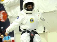 बॉलीवुड से सबसे अमीर सुपरस्टार, चांद पर खरीद लिया प्लॉट, भौंचक्के रह जाएंगे!